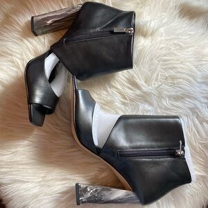 Charles David Volution sandal